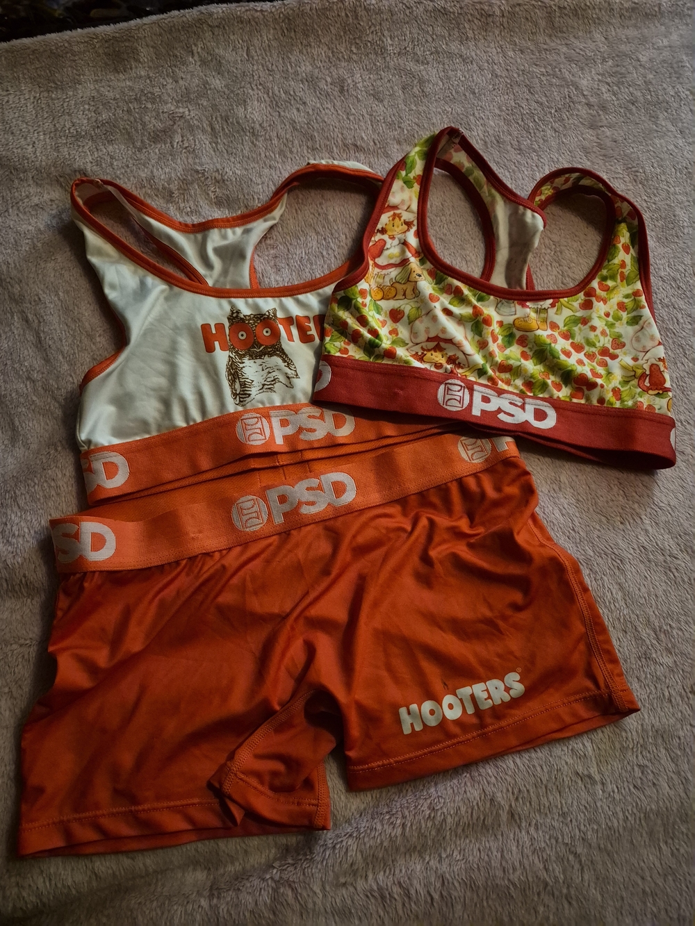PSD Bundle👽Hooters Orange & White  Set(S), Strawberry Shortcake Sports Bra (XS)
